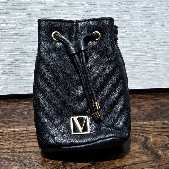 * NWOT * Victoria's Secret V-Quilt Perfume Pouch - Picture 1 of 7